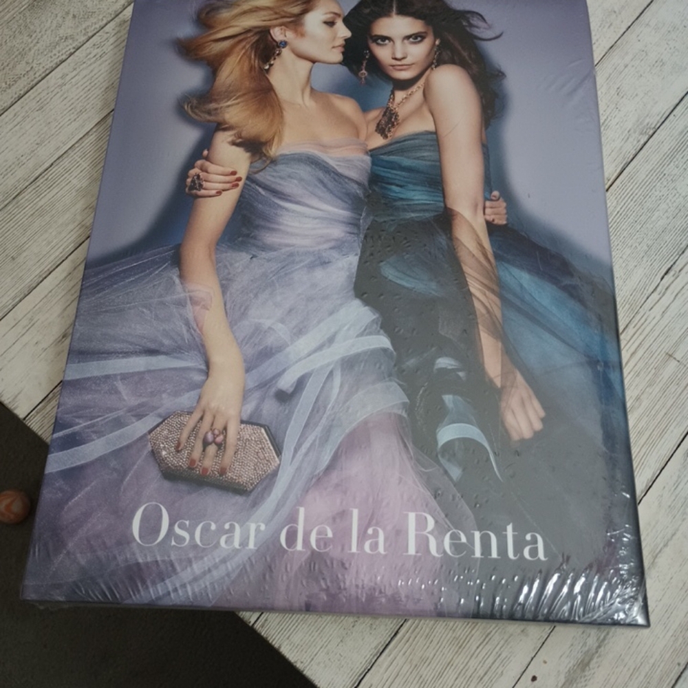 Oscar de la Renta book